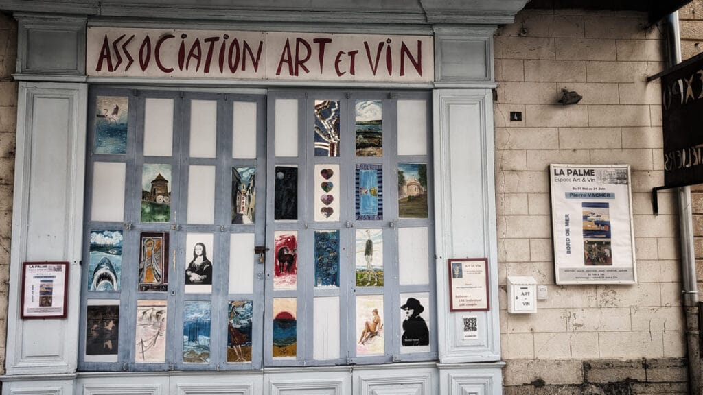 LIEU DE VIE CULTURELLE DE L'ASSOCIATION ART & VIN FONDÉE PAR GÉRARD ROMERO 4 RUE DU DOCTEUR FERROUL À LA PALME (11480) Ⓒ PHOTO JOHN MARCUS 2025